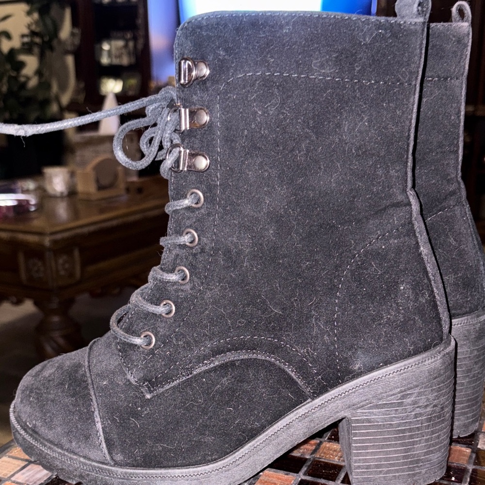 #278 NWOT ForeverSuede Black Lace-Up W combat Boots Sz 9 - Picture 4 of 8